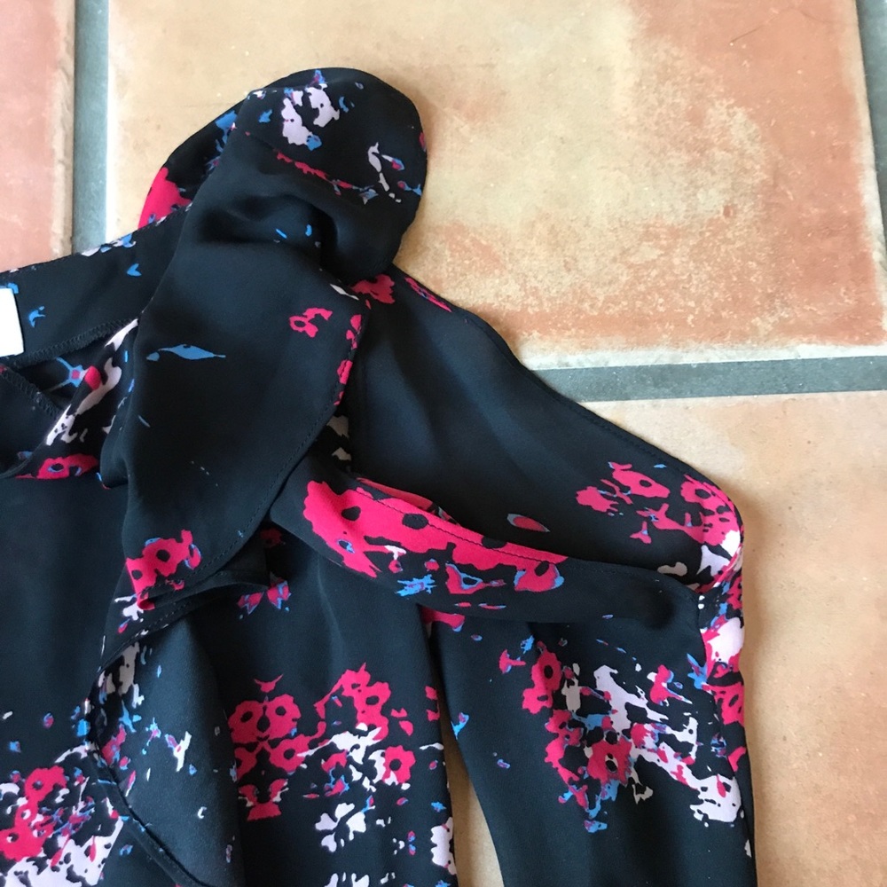 Devlin Floral Cold Shoulder Ruffle Blouse - Picture 4 of 6